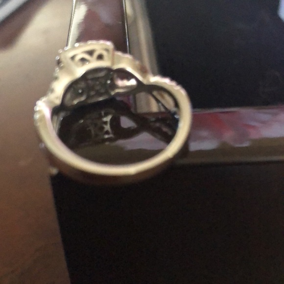 Diamond Engagement Ring. Ribbon weave band with Halo around the center stone - Picture 5 of 7